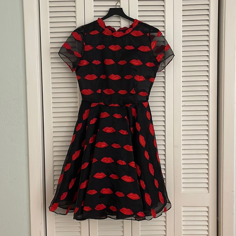 Cute embroidered red lips black mini dress!